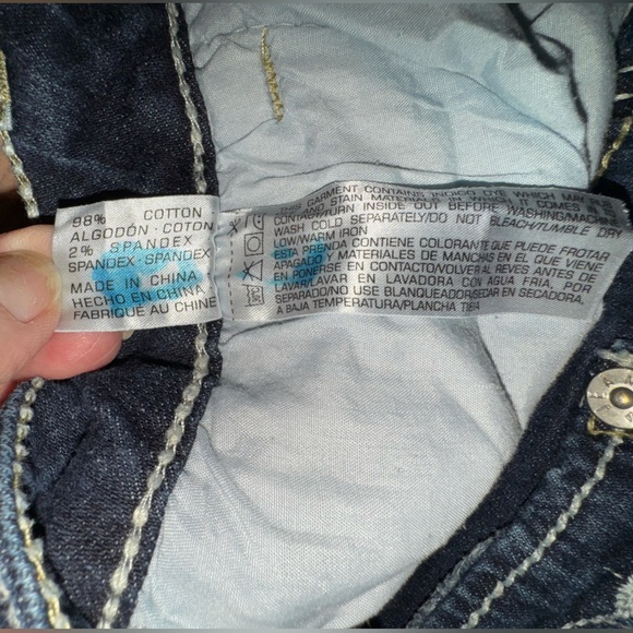 Union Bay womens Size Junior 11 cropped Distressed Blue Jeans. VGUC - Picture 9 of 13